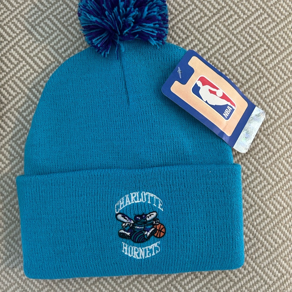 Women's / Unisex Charlotte Hornets beanie - Teal. Brand new with tags!